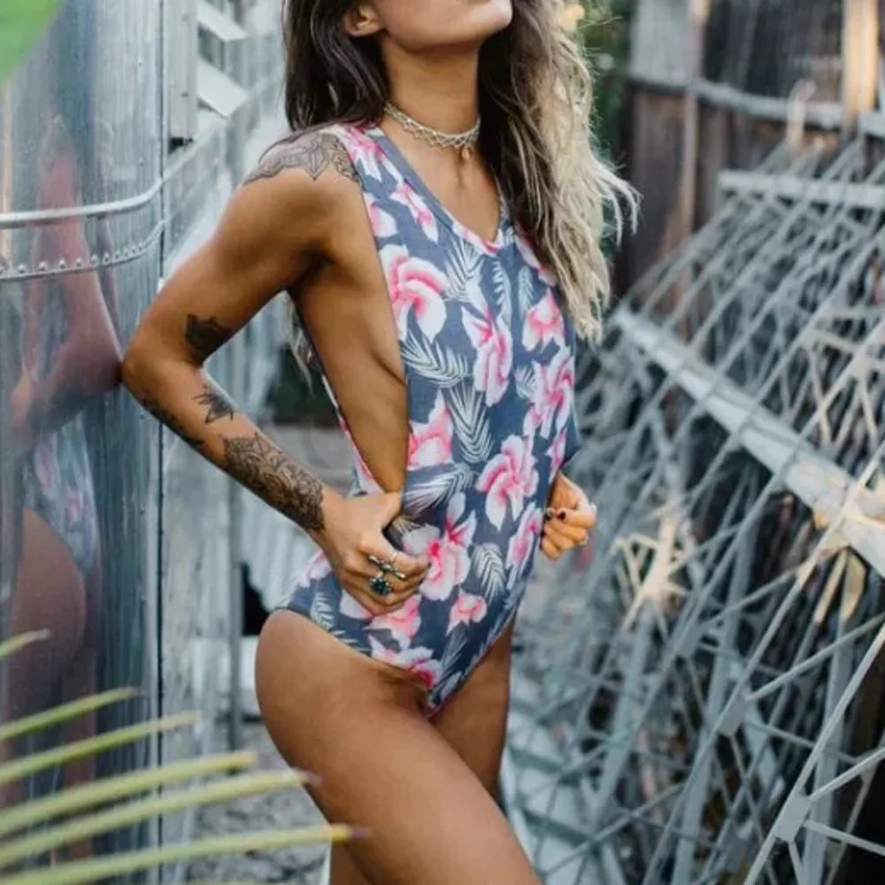 Women Sexy One Piece Of Swimsuit Casual Wide Shoulder Printing Bikini High Wasit Skinny Swimwear Bathing Beachwear Hot
Women Sexy One Piece Of Swimsuit Casual Wide Shoulder Printing Bikini High Wasit Skinny Swimwear Bathing Beachwear Hot