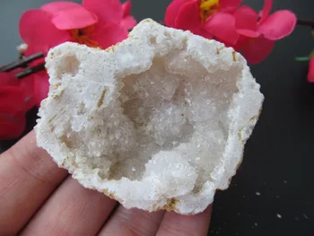 Natural crystal agate white crystal hole decoration ore white lucky gathergold Healing 44g
Natural crystal agate white crystal hole decoration ore white lucky gathergold Healing 44g