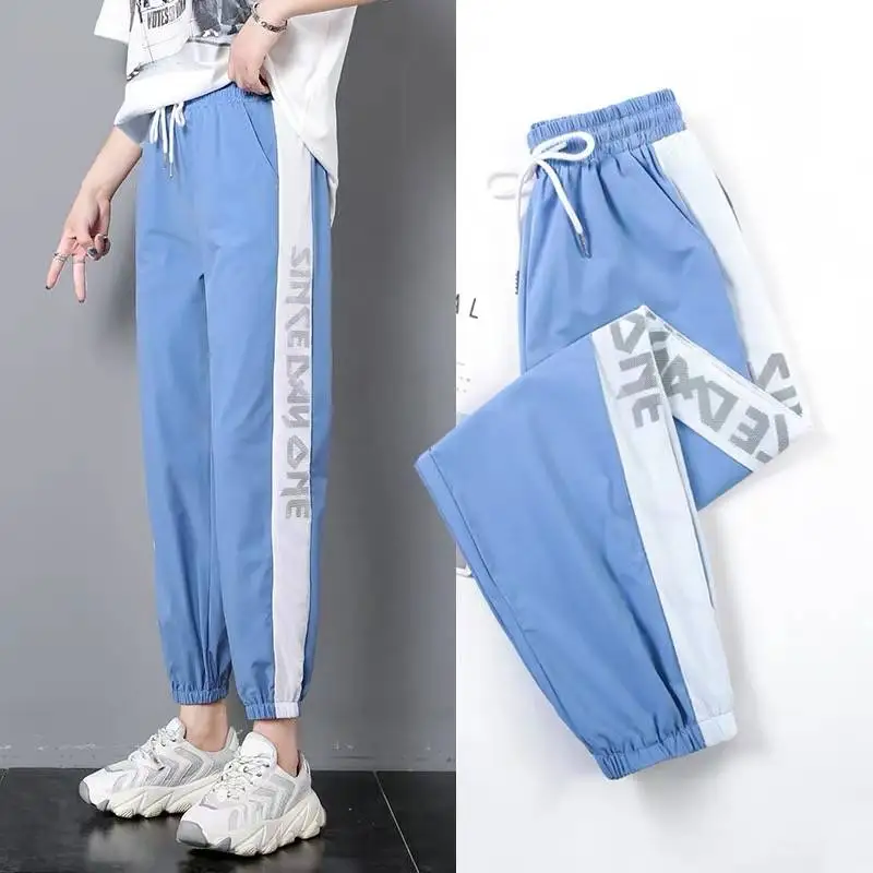 2019 New Spring Women Clothing Straight Overalls Casual Harem Pants Korean Elastic Waist Triangle Buckle Cargo Pants Streetwear
2019 New Spring Women Clothing Straight Overalls Casual Harem Pants Korean Elastic Waist Triangle Buckle Cargo Pants Streetwear