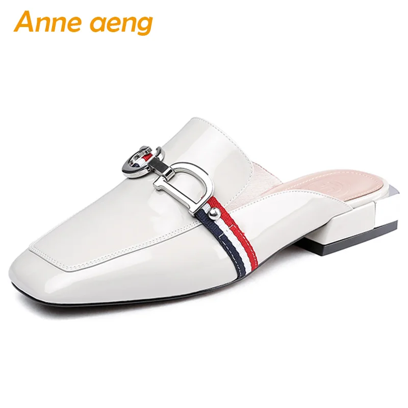 2019 New Summer Genuine Leather Outside Women Slippers Low Square Heel Metal Fashion Sexy Ladies Women Shoes White Mules Slides
2019 New Summer Genuine Leather Outside Women Slippers Low Square Heel Metal Fashion Sexy Ladies Women Shoes White Mules Slides