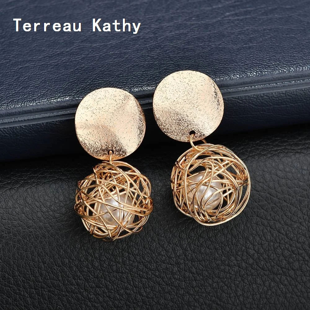 Terreau Kathy Fashion statement earrings 2018 ball Geometric earrings For Women Hanging Dangle Earrings Modern Jewelry
Terreau Kathy Fashion statement earrings 2018 ball Geometric earrings For Women Hanging Dangle Earrings Modern Jewelry