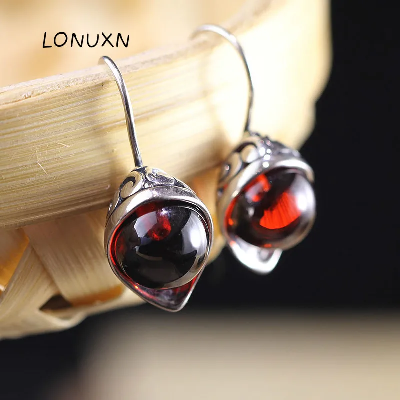High quality 925 sterling silver flowers Wave pattern women jewelry Bohemia retro Natural semi-precious stone garnet earrings
High quality 925 sterling silver flowers Wave pattern women jewelry Bohemia retro Natural semi-precious stone garnet earrings