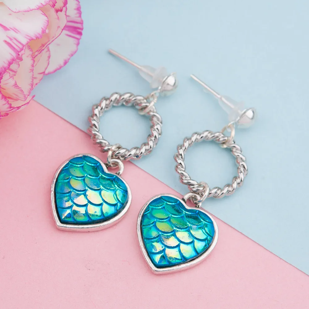 DoreenBeads Handmade Earrings Ear Stud Antique Silver Color Mermaid Fish / Dragon Scale Blue AB Color Heart Round, 1 Pair
DoreenBeads Handmade Earrings Ear Stud Antique Silver Color Mermaid Fish / Dragon Scale Blue AB Color Heart Round, 1 Pair