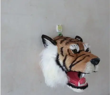 Simulation big tiger head photography props simulation leather animal home decoration to send friends children 30*30*30CM
Simulation big tiger head photography props simulation leather animal home decoration to send friends children 30*30*30CM