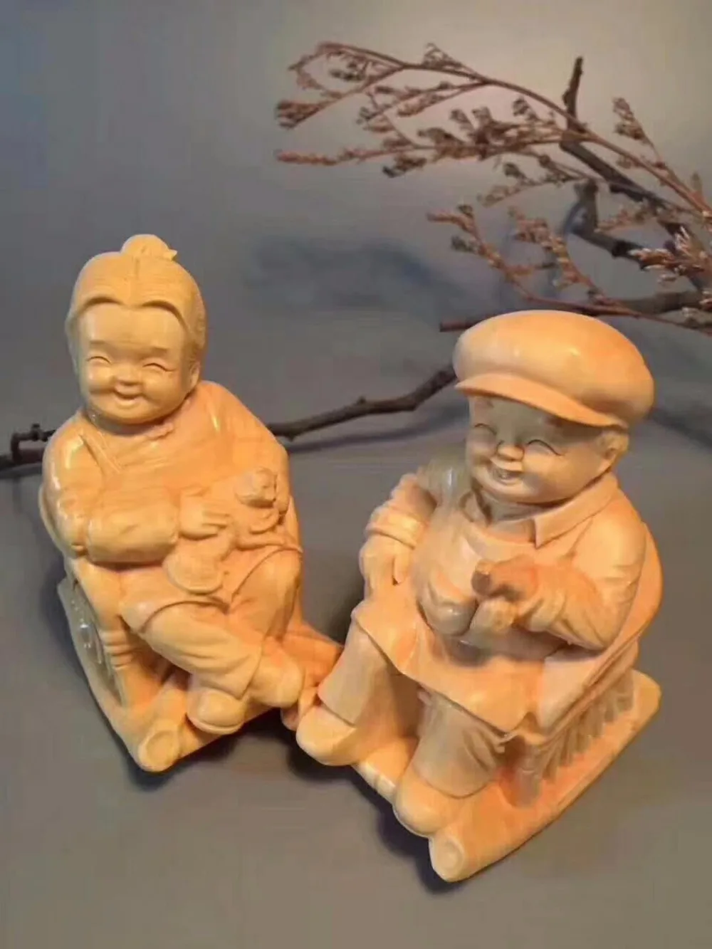 Boxwood ornaments decorated table said of a couple of husband and wife Jushi a harmonious union lasting a hundred years lovers .
Boxwood ornaments decorated table said of a couple of husband and wife Jushi a harmonious union lasting a hundred years lovers .