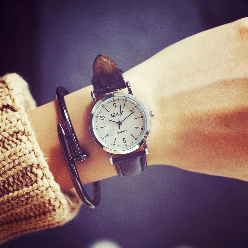 2016 Classic Silver Vintage Leather Quartz Women Ladies Dress Wristwatches Wrist Watch Black Brown White OP001
2016 Classic Silver Vintage Leather Quartz Women Ladies Dress Wristwatches Wrist Watch Black Brown White OP001