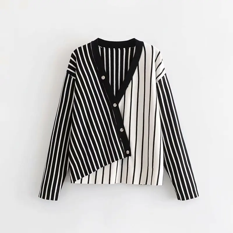 Autumn new European wind fashion oblique button asymmetric striped sweater cardigan women
Autumn new European wind fashion oblique button asymmetric striped sweater cardigan women