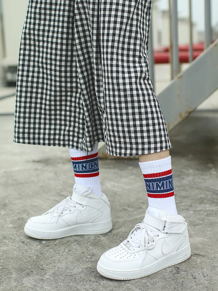 IMINCN 1Pair thick Hiphop INS Maple Leaf stripe letter Cotton Dance Street High Fashion Skateboard Style BLACK flower Sock
IMINCN 1Pair thick Hiphop INS Maple Leaf stripe letter Cotton Dance Street High Fashion Skateboard Style BLACK flower Sock