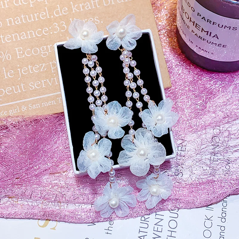 New design fashion brand jewelry luxury pearl big flower earrings for women Korean version of the earrings for gift
New design fashion brand jewelry luxury pearl big flower earrings for women Korean version of the earrings for gift