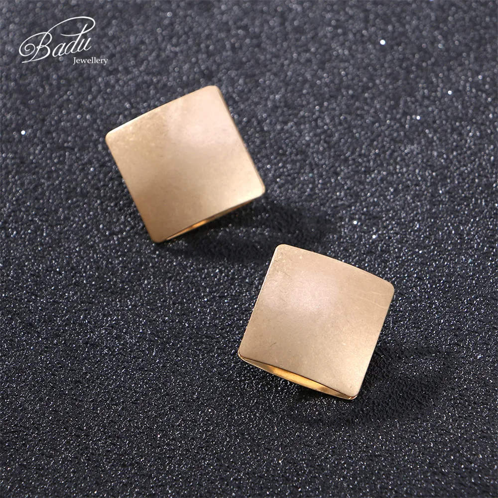 Badu Gold Silver Metal Earring Large Square Hollow Stud Earrings Women Punk Fashion Exaggerated Jewelry for Halloween Party
Badu Gold Silver Metal Earring Large Square Hollow Stud Earrings Women Punk Fashion Exaggerated Jewelry for Halloween Party