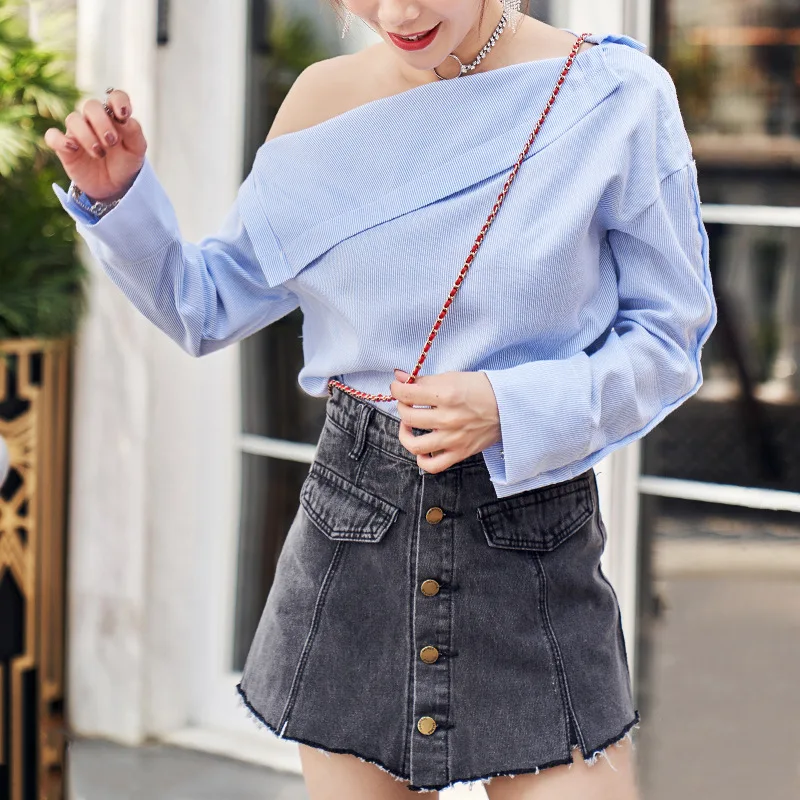 Skirt Suits Women Streetwear 2019 Fashion Hollow Out Slash Neck Letter Embroidered Striped Women Top + Button Mini Denim Skirt
Skirt Suits Women Streetwear 2019 Fashion Hollow Out Slash Neck Letter Embroidered Striped Women Top + Button Mini Denim Skirt