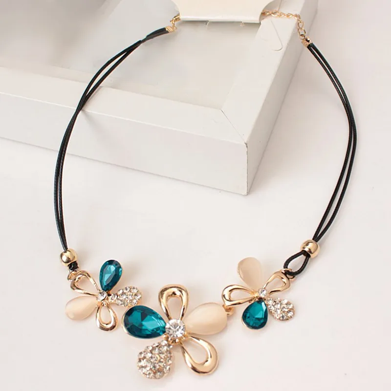 N389 The latest fashion jewelry wholesale products listed three plum mosaic crystal opal necklace short statement necklace
N389 The latest fashion jewelry wholesale products listed three plum mosaic crystal opal necklace short statement necklace