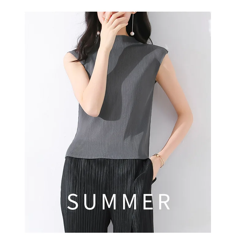 New Miyake fold vest female temperament Slim wild thin half-high collar sleeveless free shipping
New Miyake fold vest female temperament Slim wild thin half-high collar sleeveless free shipping