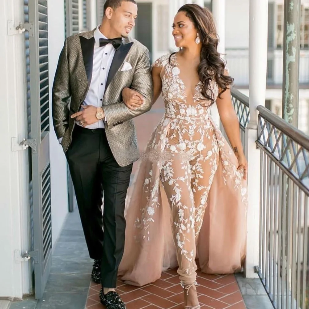 Champagne Beach Wedding Dress with Detachable Train Cap Sleeves Lace Appliqued Illusion Bridal Gowns Vestido De Novia
Champagne Beach Wedding Dress with Detachable Train Cap Sleeves Lace Appliqued Illusion Bridal Gowns Vestido De Novia