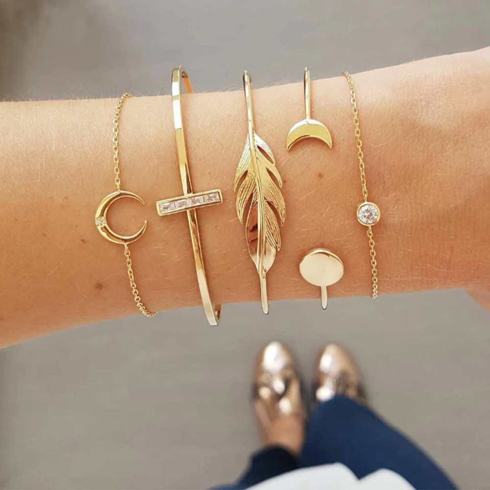 Five-piece Bohemian Fashion Alloy Women Bangles Palm Leaf Moon Rhinestone Bangle Bracelet Combination Gold Luxury Brand Jewelry
Five-piece Bohemian Fashion Alloy Women Bangles Palm Leaf Moon Rhinestone Bangle Bracelet Combination Gold Luxury Brand Jewelry