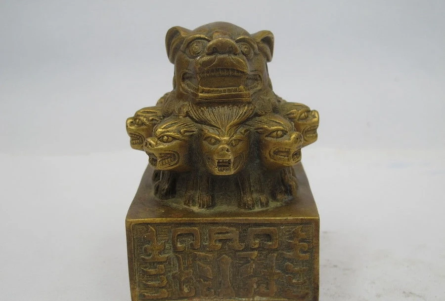 10 cm China Folk FengShui Classical Bronze Nine dragon Beast seal signet a(5.19)
10 cm China Folk FengShui Classical Bronze Nine dragon Beast seal signet a(5.19)
