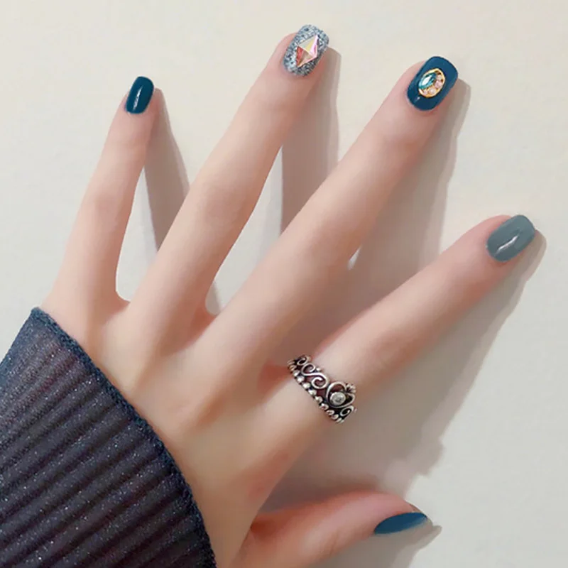 Blue Romantic Shiny Colorful Rhinestone Fake Nails Tips Paillette Short Round Head Elegant Girls Nail With Glue Decoration
Blue Romantic Shiny Colorful Rhinestone Fake Nails Tips Paillette Short Round Head Elegant Girls Nail With Glue Decoration