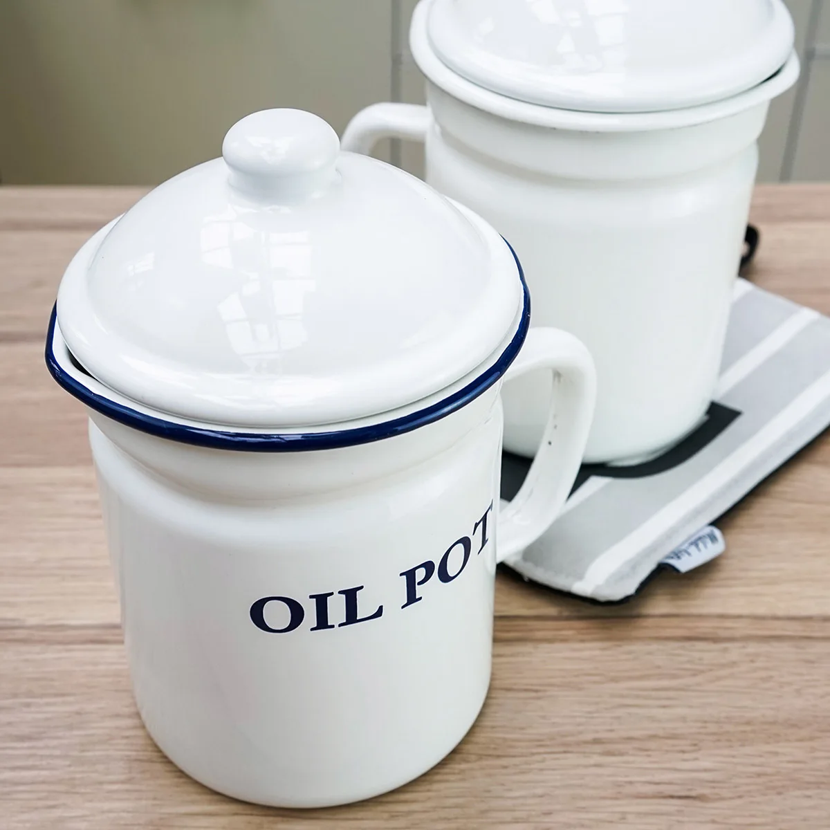 1.5L Japanese white porcelain enamel leakage edge curling cup oil pot breakfast soya bean milk water cup induction cooker gas
1.5L Japanese white porcelain enamel leakage edge curling cup oil pot breakfast soya bean milk water cup induction cooker gas