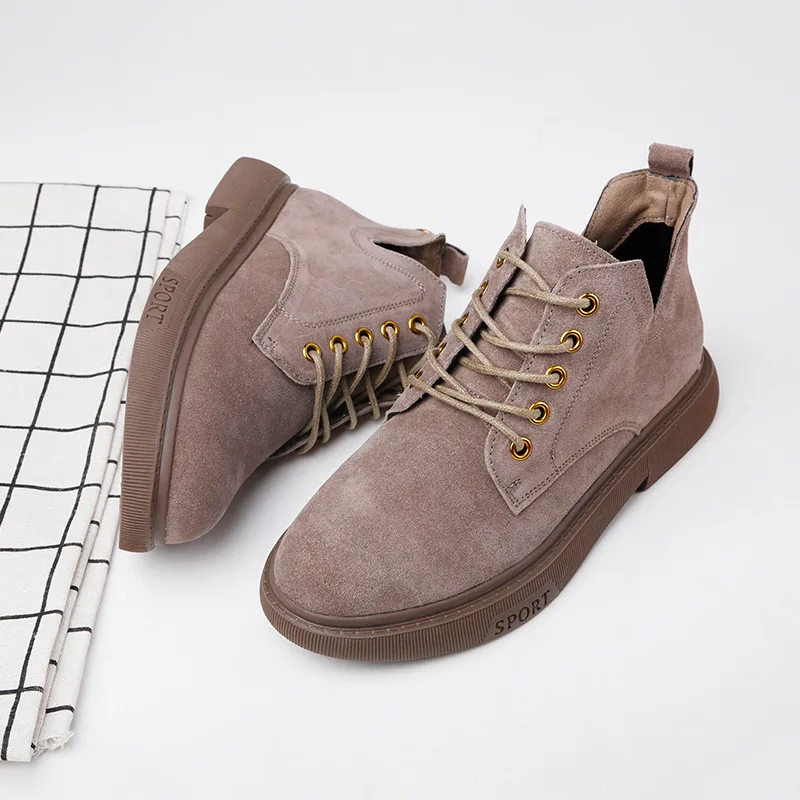 2018 autumn new fashion simple solid color Martin boots women trend retro style comfortable wild scrub casual boots.
2018 autumn new fashion simple solid color Martin boots women trend retro style comfortable wild scrub casual boots.