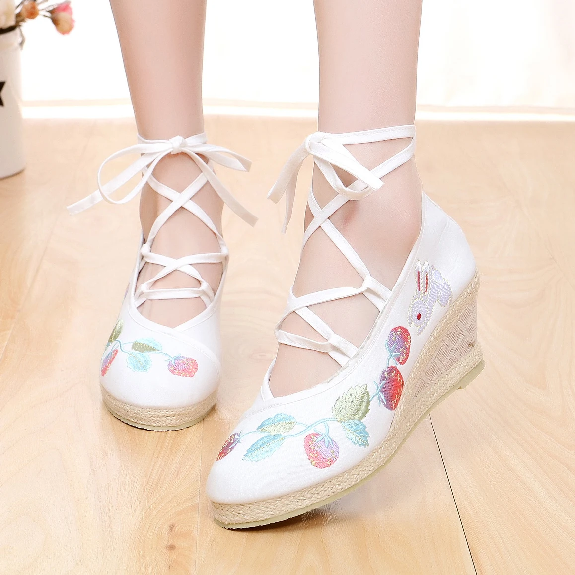 Old Beijing Shoes Chinese Style High Heels National Style Hanfu Shoes Wedges Laced Embroidered 
Old Beijing Shoes Chinese Style High Heels National Style Hanfu Shoes Wedges Laced Embroidered