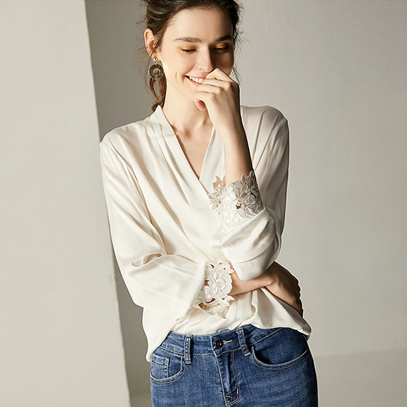 100% Silk Blouse Women White Shirt Elegant Design Solid V Neck Embroidery Long Sleeves Office Top New Fashion 2019
100% Silk Blouse Women White Shirt Elegant Design Solid V Neck Embroidery Long Sleeves Office Top New Fashion 2019