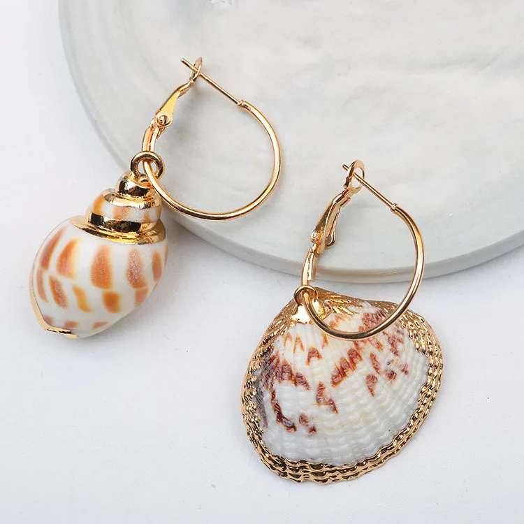 ZA 2019 New Hot Natural Sea Shell Drop Dangle Earring for Women Trendy Asymmetric Shell Statement Beach Earrring Party Jewelry
ZA 2019 New Hot Natural Sea Shell Drop Dangle Earring for Women Trendy Asymmetric Shell Statement Beach Earrring Party Jewelry