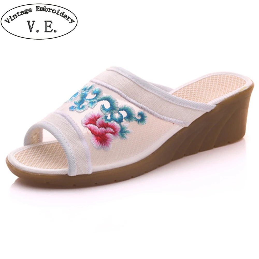 Vintage Embroidery Women Summer Slippers Wedges Peep Toe Sandals Woman Mid Heel Embroidered Shoes Lady Ethnic Slides Shoes 
Vintage Embroidery Women Summer Slippers Wedges Peep Toe Sandals Woman Mid Heel Embroidered Shoes Lady Ethnic Slides Shoes