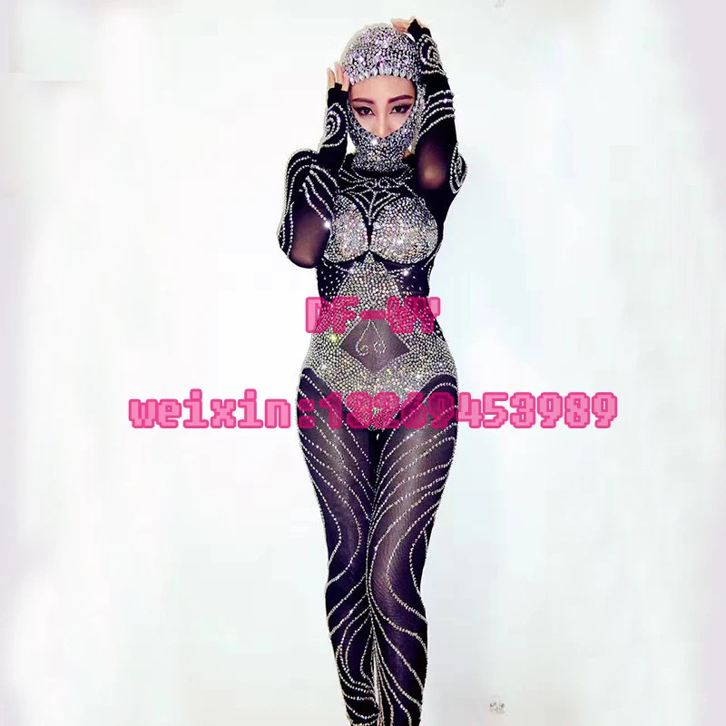 

Bar and nightclub singer ds with star holiday party phase mask sexy diamond perspective of women's clothes