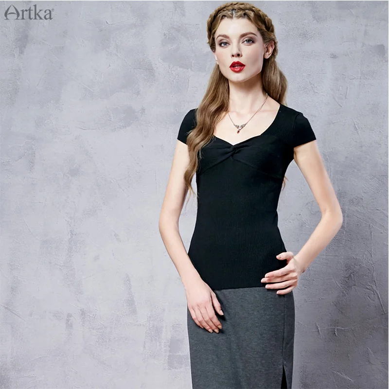 ARTKA Women'S Casual Style Square Collar Covered Button Slim Flower V-Neck Short-Sleeve Thin Basic Sweater Pullover B05733
ARTKA Women'S Casual Style Square Collar Covered Button Slim Flower V-Neck Short-Sleeve Thin Basic Sweater Pullover B05733