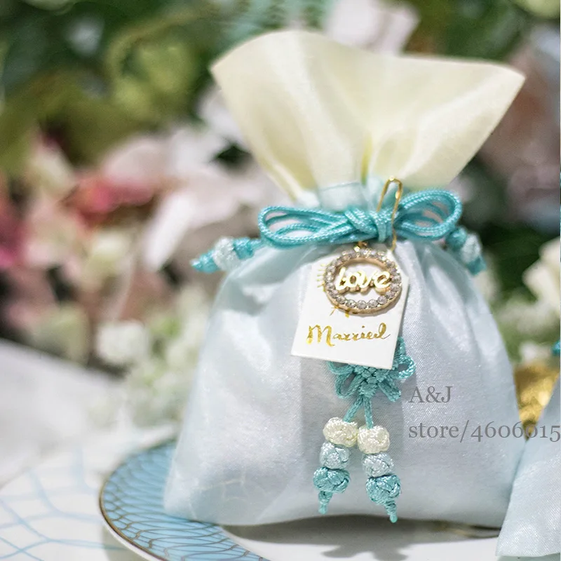 50pcs lot Unique Love Pandent Party Favors Container Baby Shower Candy bags Wedding return gifts Chocolate bag for guests
50pcs lot Unique Love Pandent Party Favors Container Baby Shower Candy bags Wedding return gifts Chocolate bag for guests