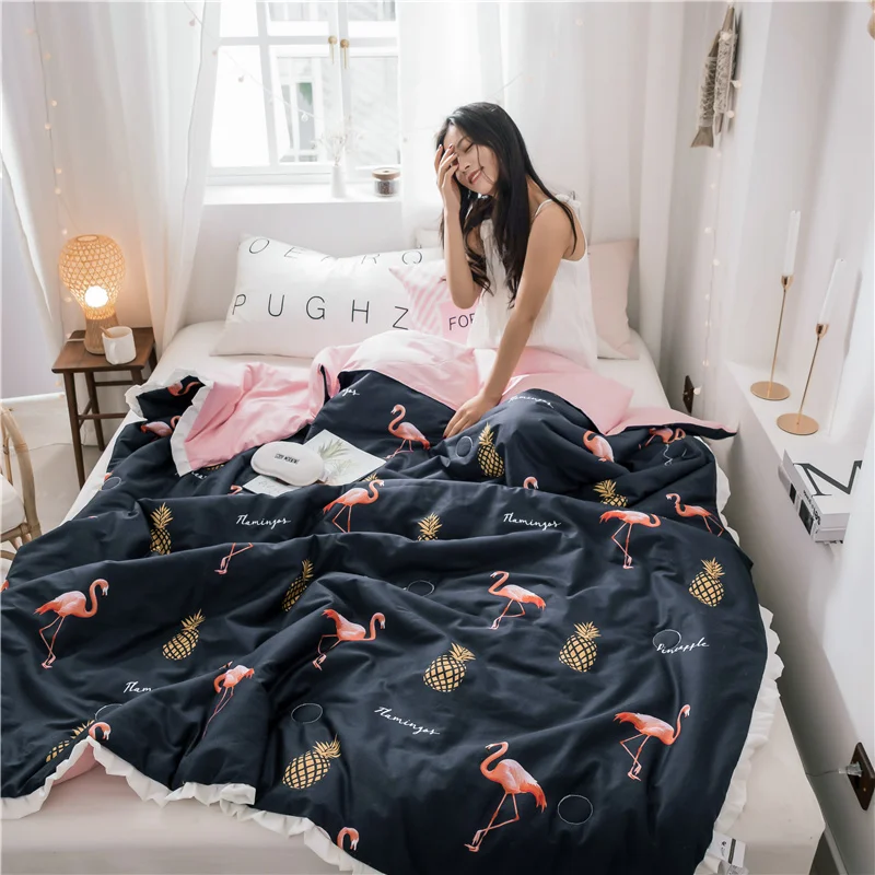 Home Textile Soft Comfortable Quilts Ruffle Trim Bed Quilt Comforter Washable Quilted Adults Flamingo Bedding Duvet Summer Quilt
Home Textile Soft Comfortable Quilts Ruffle Trim Bed Quilt Comforter Washable Quilted Adults Flamingo Bedding Duvet Summer Quilt