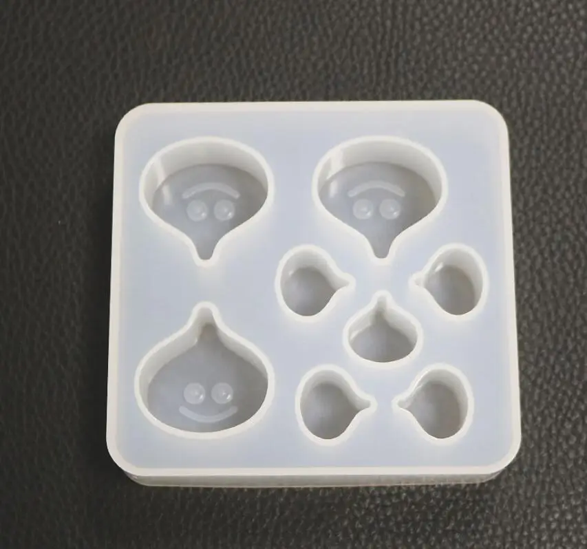 2019 new crystal epoxy glue mold droplets mold mirror handmade jewelry pendant silicone mold
2019 new crystal epoxy glue mold droplets mold mirror handmade jewelry pendant silicone mold