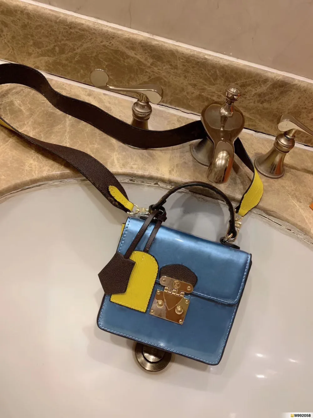 821 Women Fashion Luxury Brand Spring Handbag Female Street Shoulder Cross Body Bag Lady Mini Hand Bags Designer Messenger Bag
821 Women Fashion Luxury Brand Spring Handbag Female Street Shoulder Cross Body Bag Lady Mini Hand Bags Designer Messenger Bag