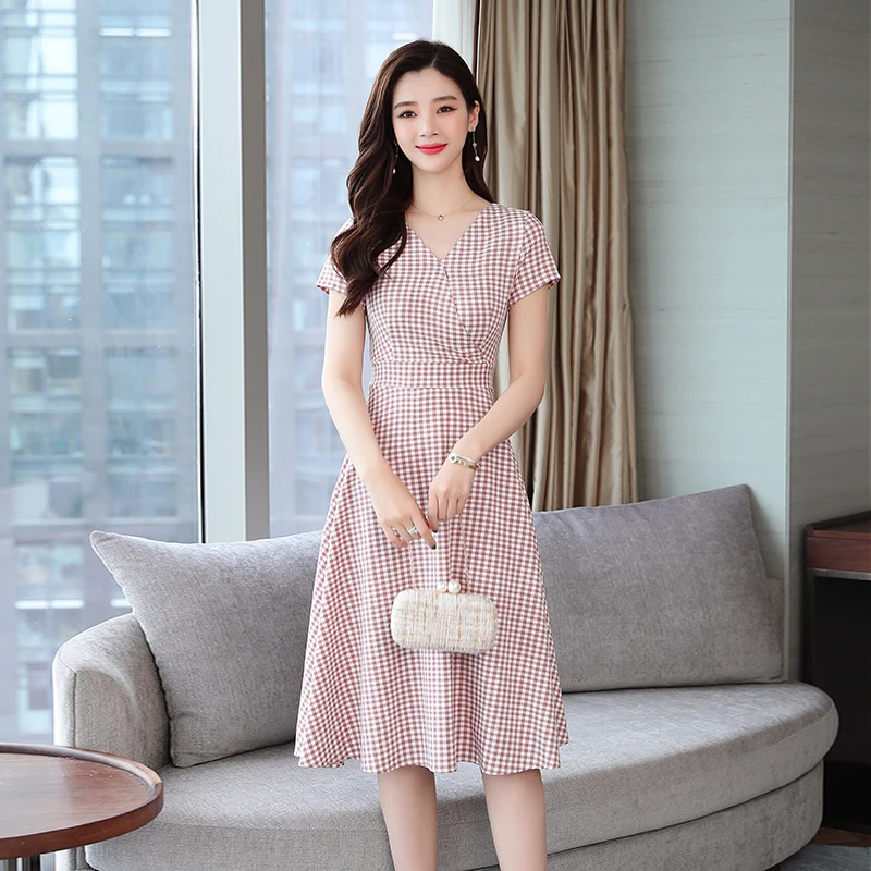 Summer Women Plaid Dress V-neck Lady Elegant Office Slim Korean Vacation Midi Shirt Dress Vintage Runway Vestidos
Summer Women Plaid Dress V-neck Lady Elegant Office Slim Korean Vacation Midi Shirt Dress Vintage Runway Vestidos