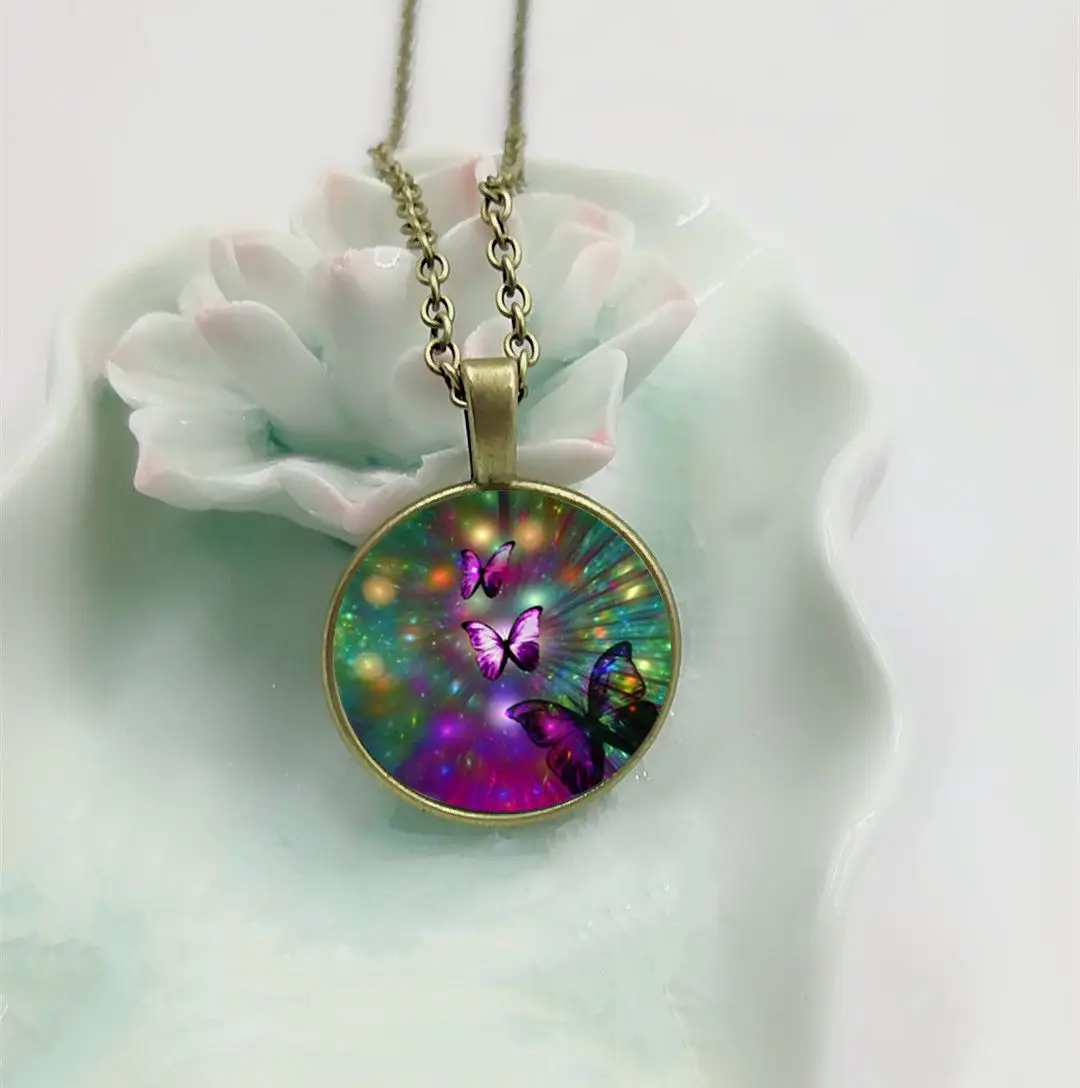 New butterfly pendant necklace, hard glass shell butterfly photo capochun hidden charm chain necklace, female jeweler
New butterfly pendant necklace, hard glass shell butterfly photo capochun hidden charm chain necklace, female jeweler
