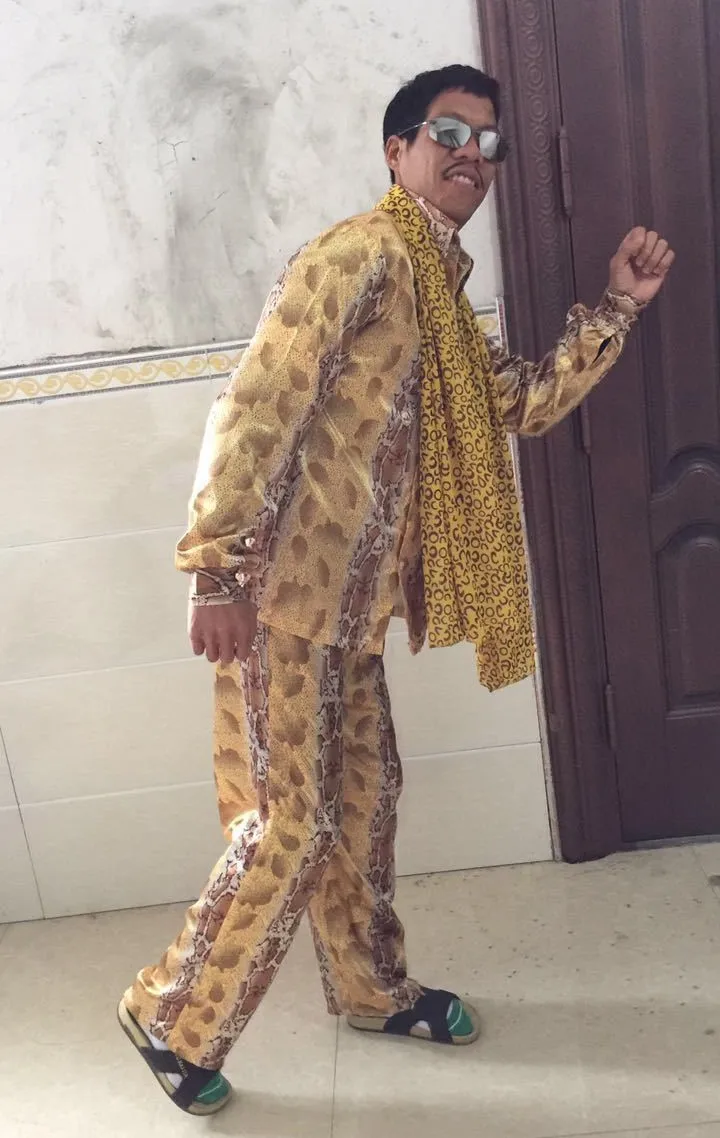 3661193811_534790972