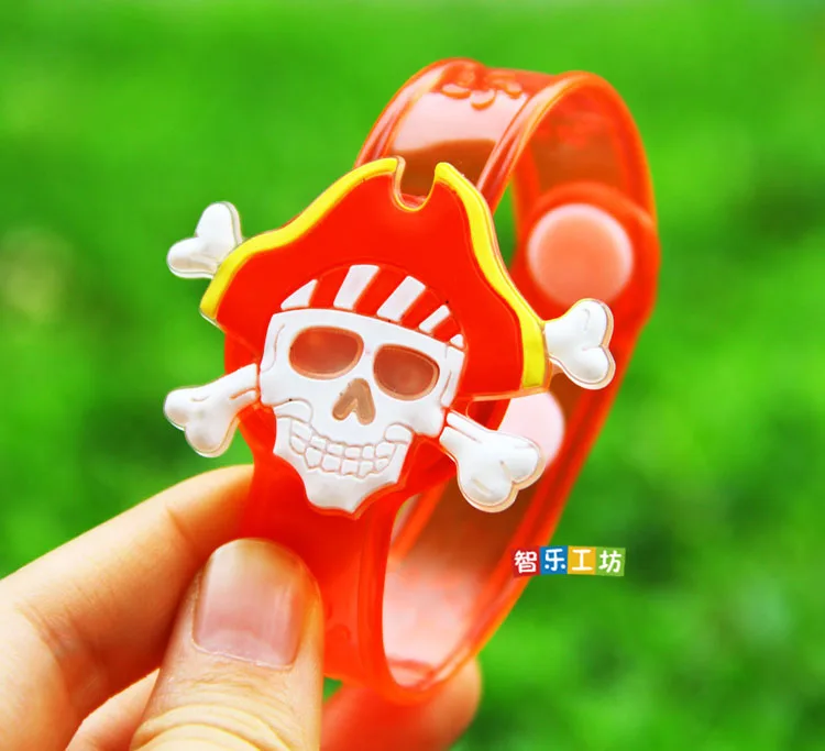 Halloween silicone strap women watches New Design Sport style Rubber clock Relojes hombre 2018 for children gift Random a color
Halloween silicone strap women watches New Design Sport style Rubber clock Relojes hombre 2018 for children gift Random a color