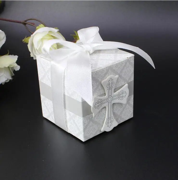 50pcs First Communion cross candy box Christening baby shower wedding party bomboniere wrap holders with ribbons
50pcs First Communion cross candy box Christening baby shower wedding party bomboniere wrap holders with ribbons