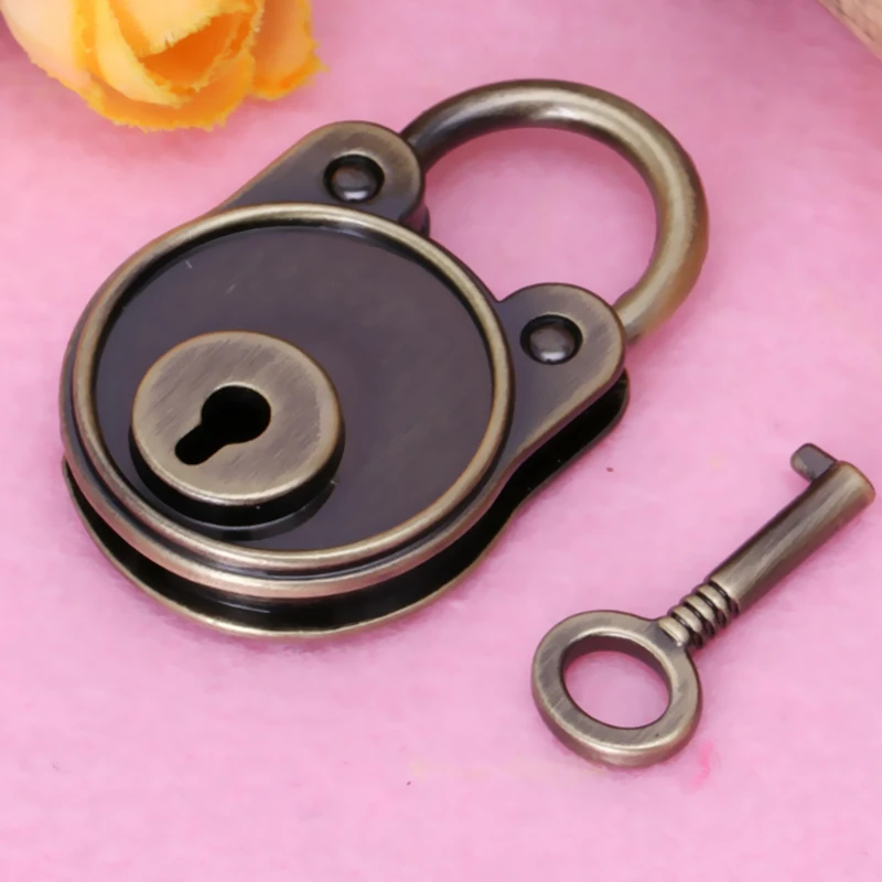 Metal Old Vintage Style Mini Padlock Small Luggage Box Key Lock Copper Color Home Usage Hardware Retro Decoration
Metal Old Vintage Style Mini Padlock Small Luggage Box Key Lock Copper Color Home Usage Hardware Retro Decoration