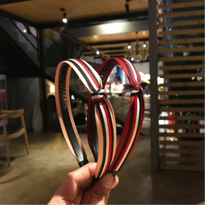 Fashion hair accessories striped side hit color knotted headband with teeth Wild hairpin headdress thin side slip headband women
Fashion hair accessories striped side hit color knotted headband with teeth Wild hairpin headdress thin side slip headband women