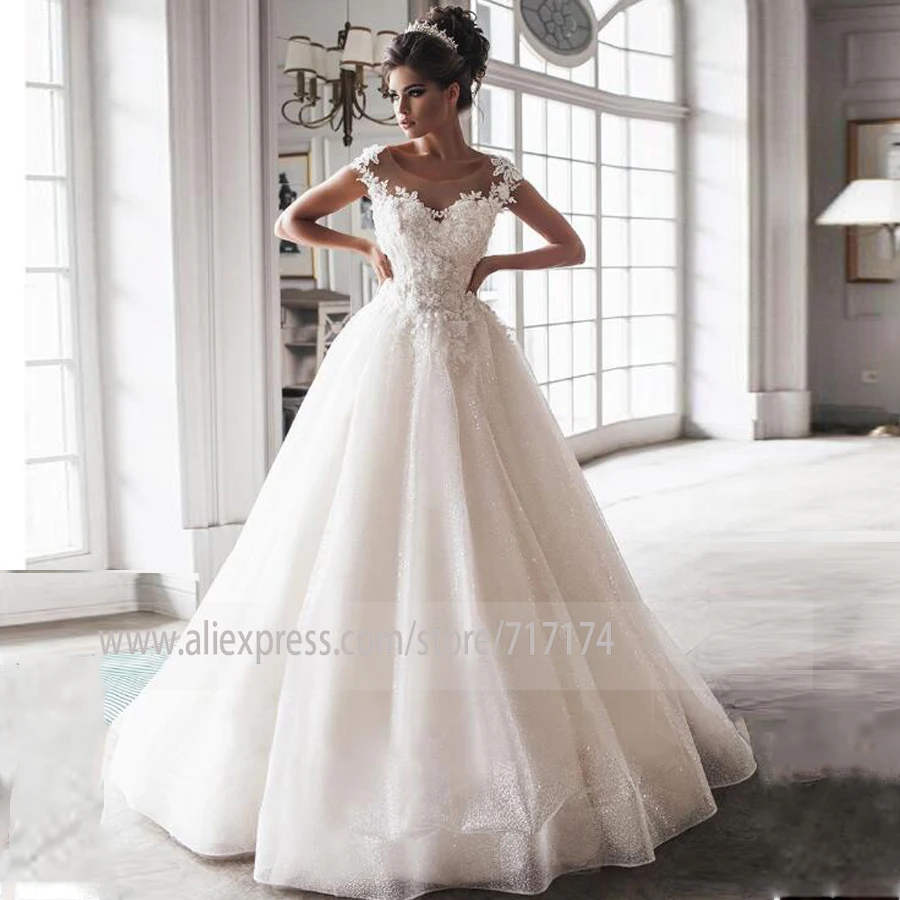 Vintage Scoop Neck Bling Tulle Lace Applique Ball Gown Wedding Dress with 3D-flowers Sweep Train Lace-up Bridal Dress
Vintage Scoop Neck Bling Tulle Lace Applique Ball Gown Wedding Dress with 3D-flowers Sweep Train Lace-up Bridal Dress