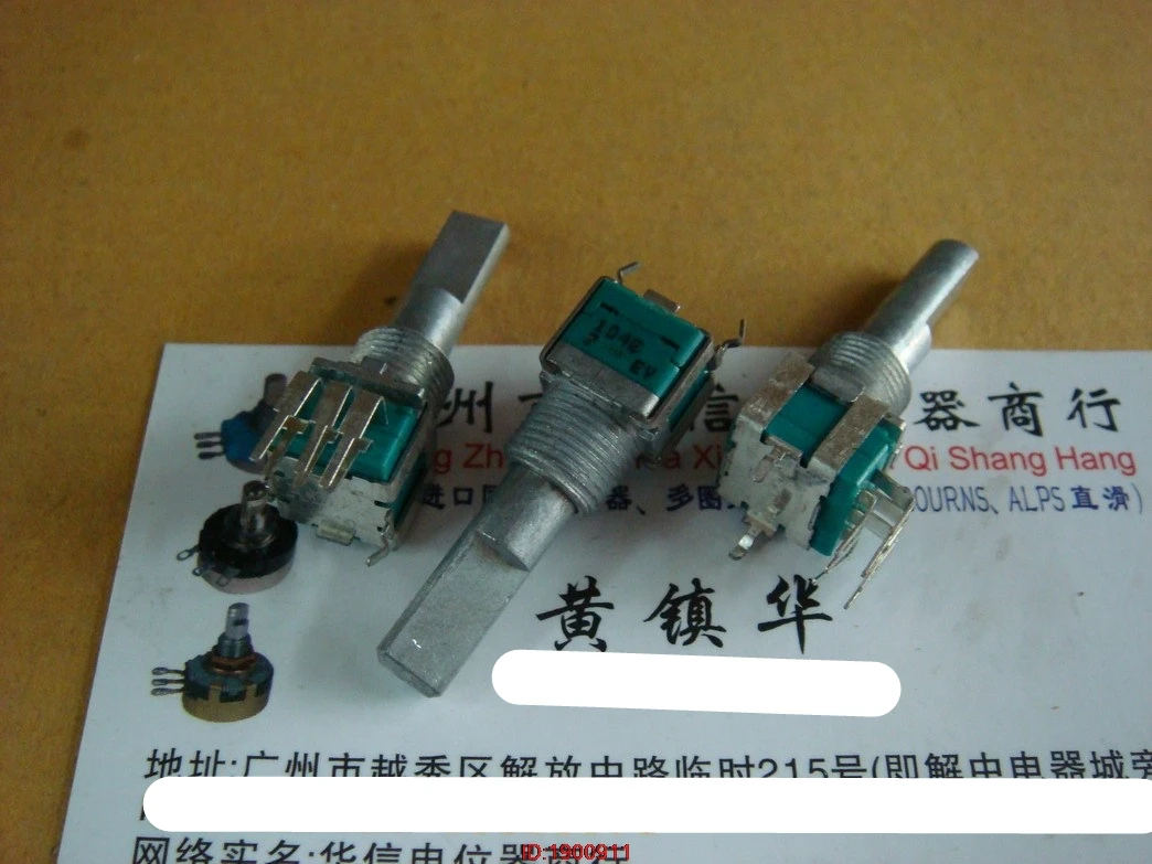 1pcs/lot Japan ALPS 09 vertical B100K double potentiometer axis 25MMF with the midpoint
1pcs/lot Japan ALPS 09 vertical B100K double potentiometer axis 25MMF with the midpoint