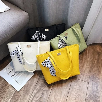 Female bag 2019 new large-capacity rhombic handbag handbag fashion simple shoulder Messenger bag trend scarves decoration
Female bag 2019 new large-capacity rhombic handbag handbag fashion simple shoulder Messenger bag trend scarves decoration