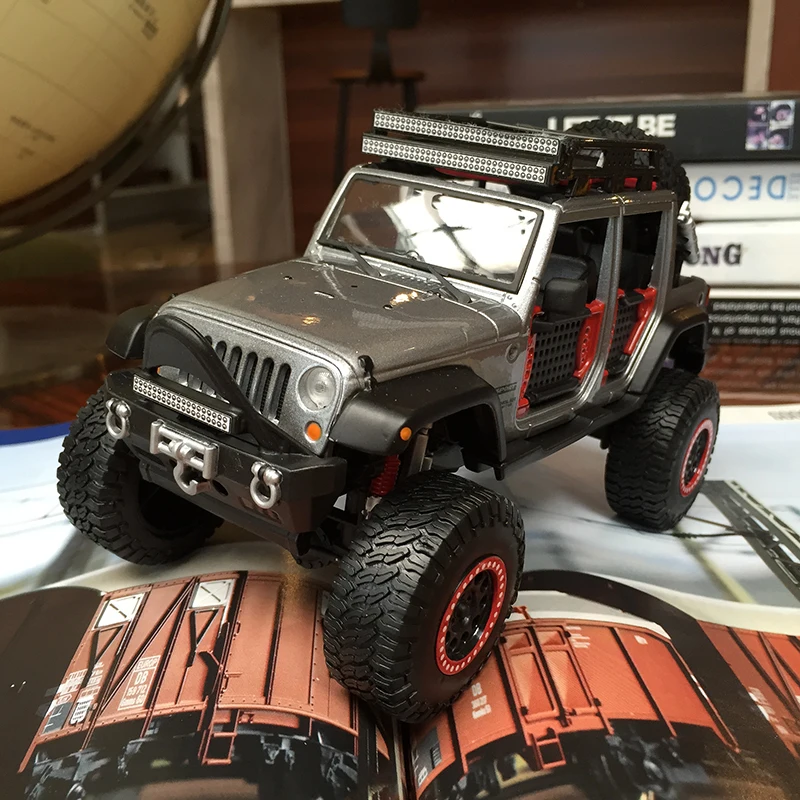 1/24 New Fine Edition Special Die-cast Metal Suv Desktop Display Collection Model Toys For Children
1/24 New Fine Edition Special Die-cast Metal Suv Desktop Display Collection Model Toys For Children