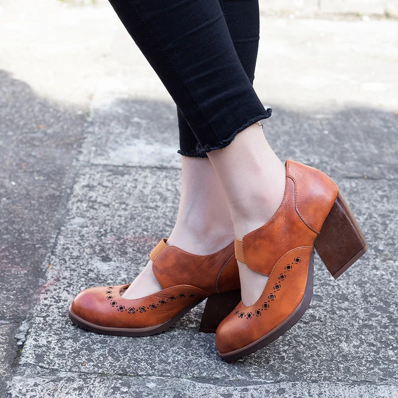 Women 7 CM High Heels Leather Ankle Boots Ladies Spring Shoes 2019 Embroidery Genuine Leather Martin Boots Handmade Women Heels
Women 7 CM High Heels Leather Ankle Boots Ladies Spring Shoes 2019 Embroidery Genuine Leather Martin Boots Handmade Women Heels