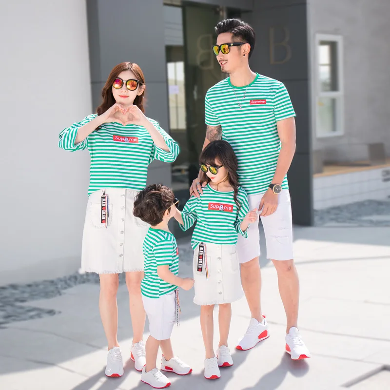 Family T Shirt Couple Matching Clothes Striped Green Pijama Familia Mum and Daughter Dress Mommy and Me Clothes Dad Son Outfits
Family T Shirt Couple Matching Clothes Striped Green Pijama Familia Mum and Daughter Dress Mommy and Me Clothes Dad Son Outfits