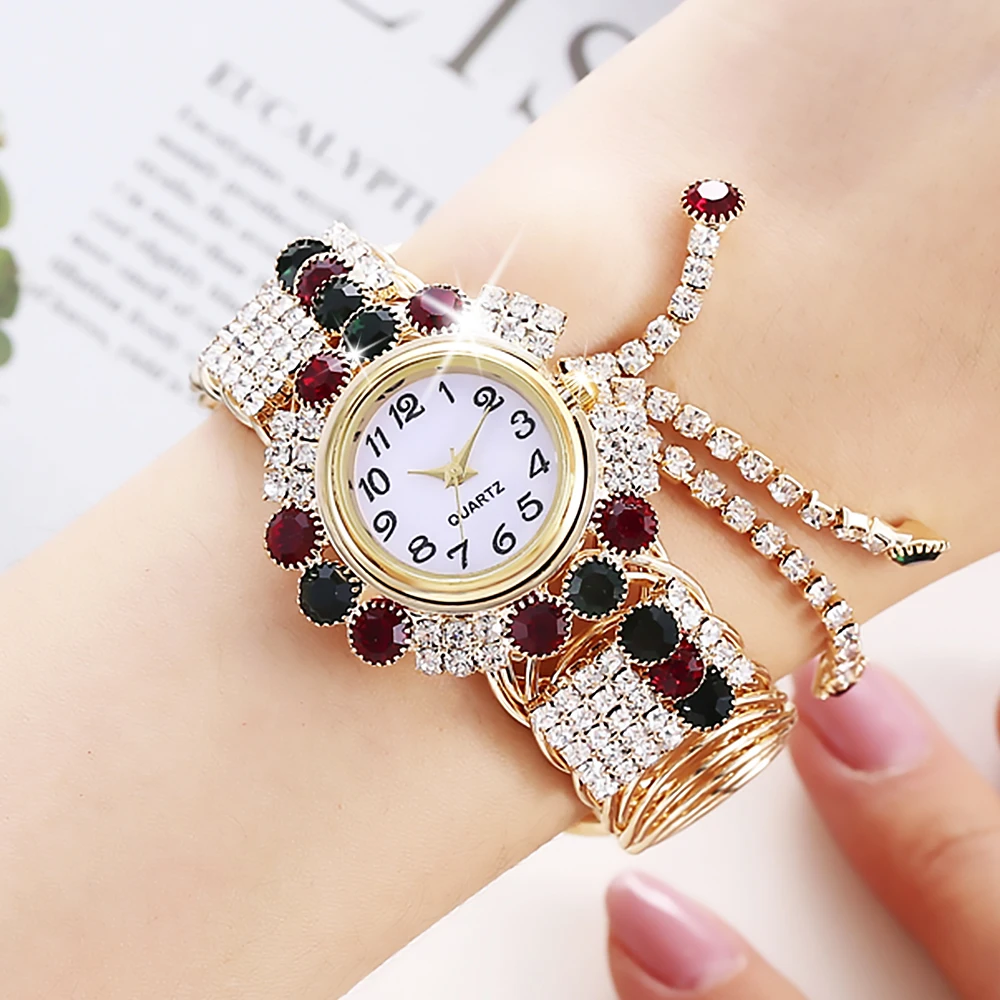 Женские наручные часы с браслетом Стразы ведущей марки класса "люкс"
