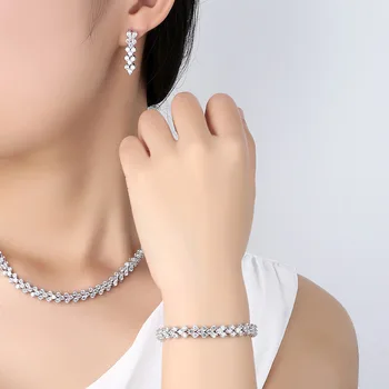 Hot Selling Bride Classic Rhinestone Crystal Necklace Earrings and Bracelet Retro Wedding Jewelry Sets Wedding Accessories 2017
Hot Selling Bride Classic Rhinestone Crystal Necklace Earrings and Bracelet Retro Wedding Jewelry Sets Wedding Accessories 2017