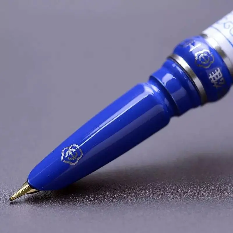 Old Stock Hero Blue and White fountain pen Chinese Style Ink Pen F Nib Business Stationery Office school supplies Writing Gift
Old Stock Hero Blue and White fountain pen Chinese Style Ink Pen F Nib Business Stationery Office school supplies Writing Gift