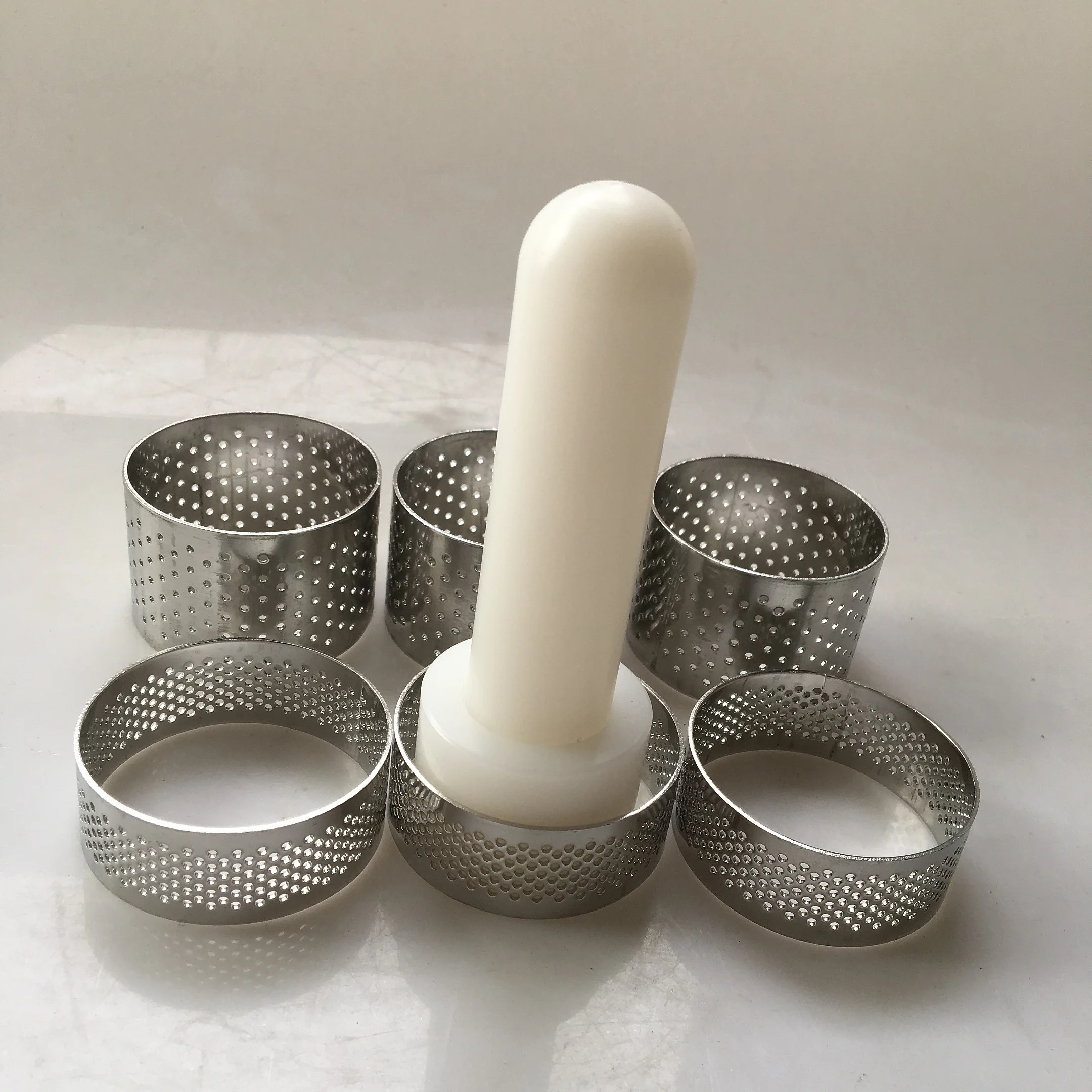 5cm/2 inch Round stainless 304 perforated seamless tart ring quiche ring tart pan pie tarte ring with hole tart shell tool
5cm/2 inch Round stainless 304 perforated seamless tart ring quiche ring tart pan pie tarte ring with hole tart shell tool